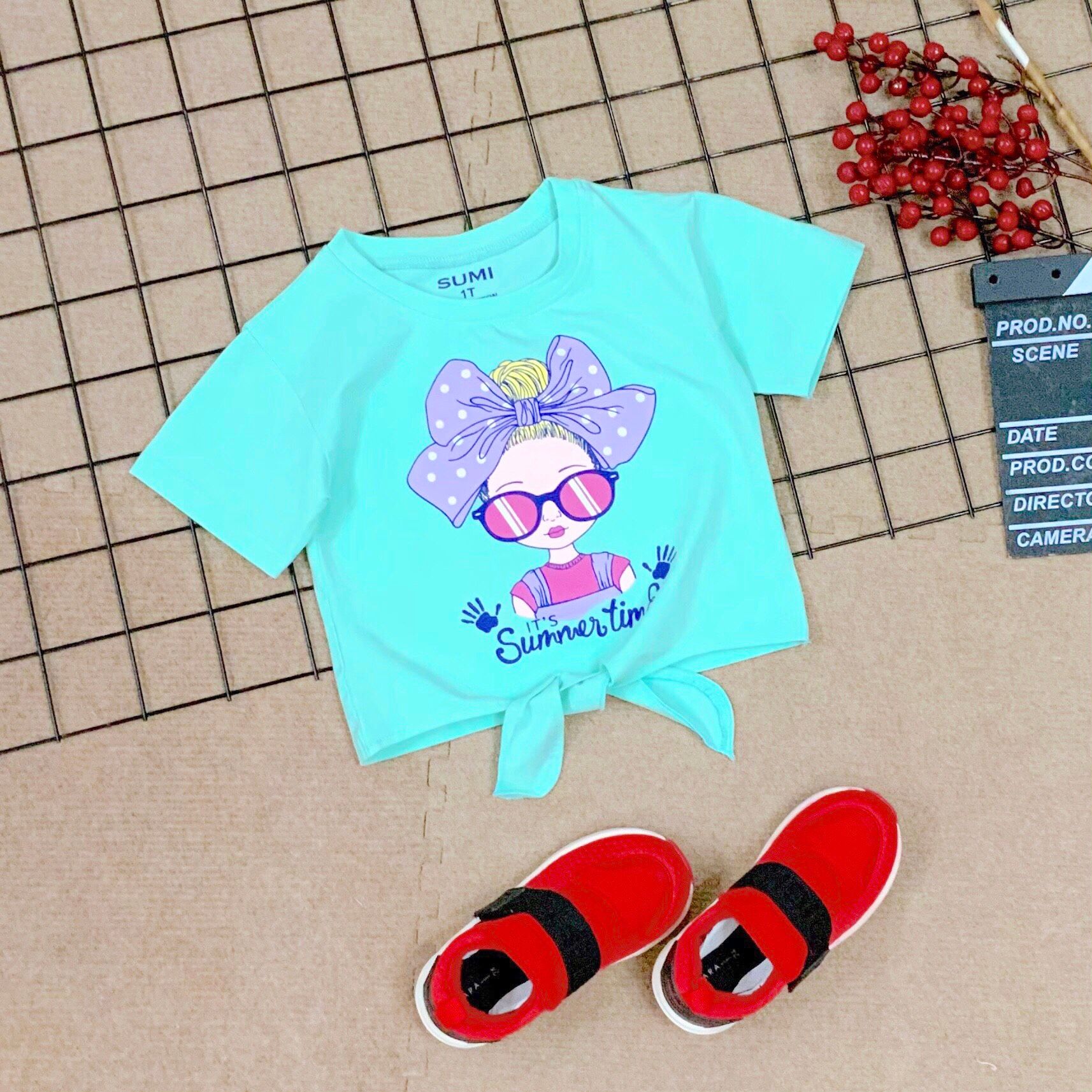 Áo thun croptop cô gái