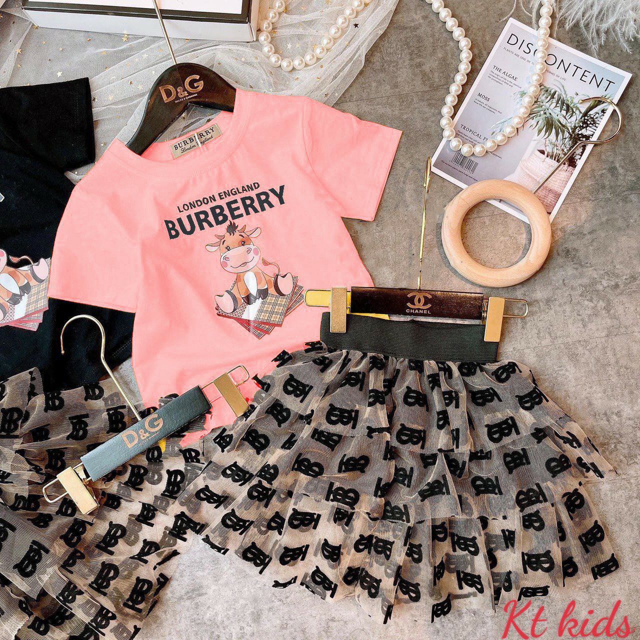 Đầm Burberry bé gái