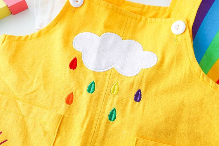 Yếm cầu vồng