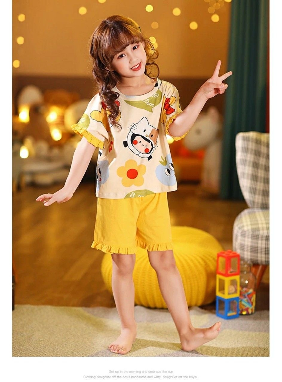 Bộ thun đùi họa tiết bé gái