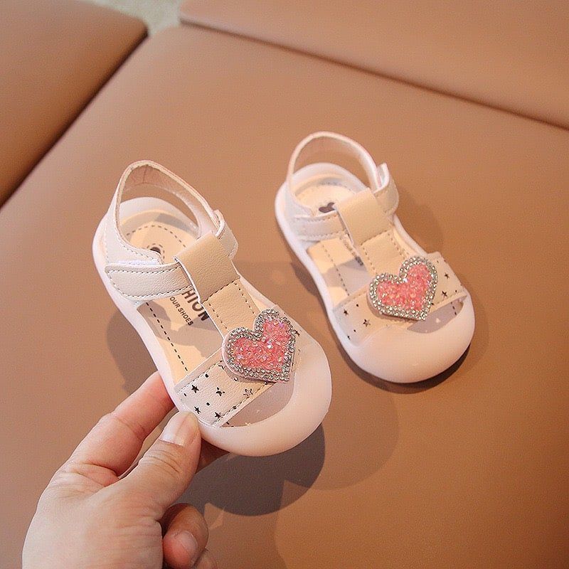 Giày sandal trái tim