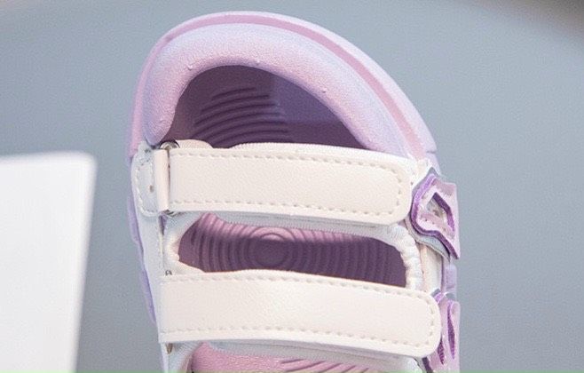 Giày sandal chữ cái