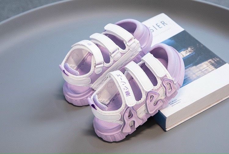 Giày sandal chữ cái