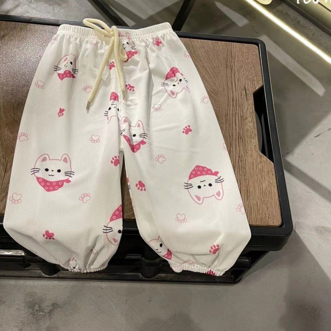 Quần alibaba lửng cho bé họa tiết dễ thương
