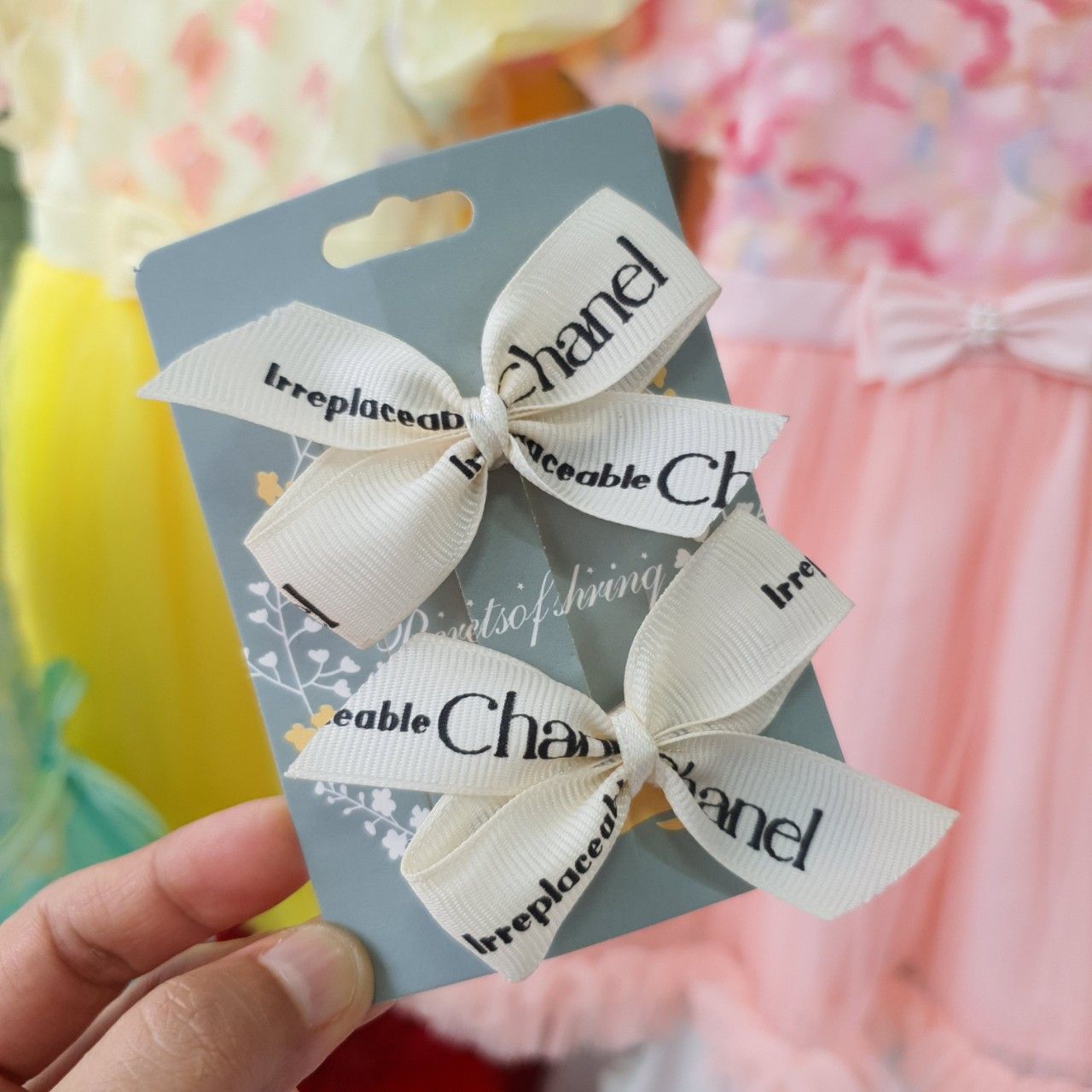 Set 2 kẹp tóc và cột tóc cho bé Chanel