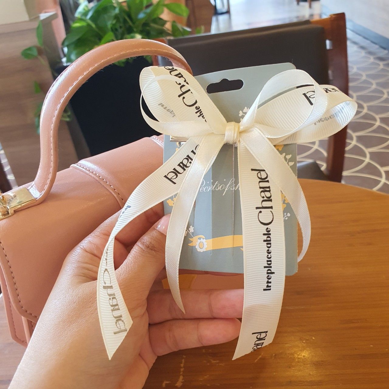 Kẹp tóc và cột tóc nơ lớn Chanel xinh xắn