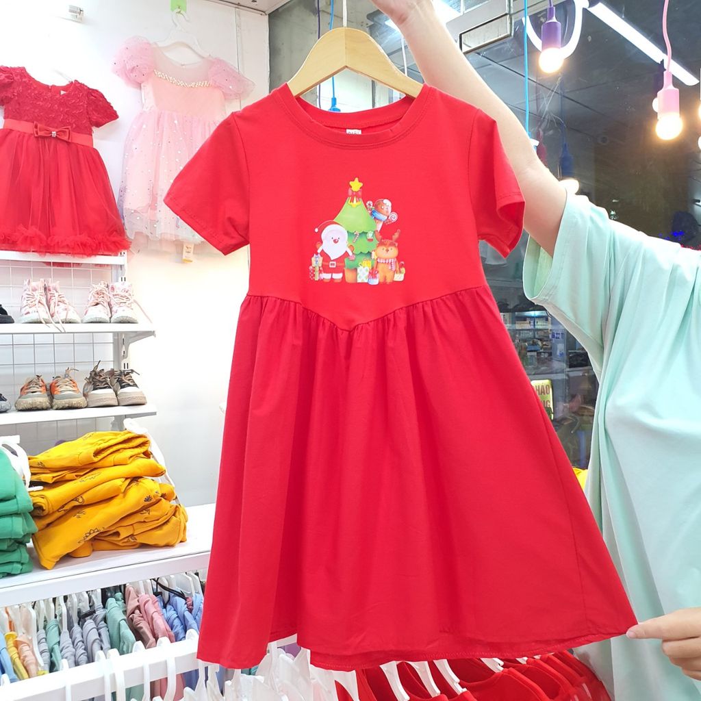 Đầm Noel cho bé gái họa tiết cây thông Noel và ông già tuyết dễ thương