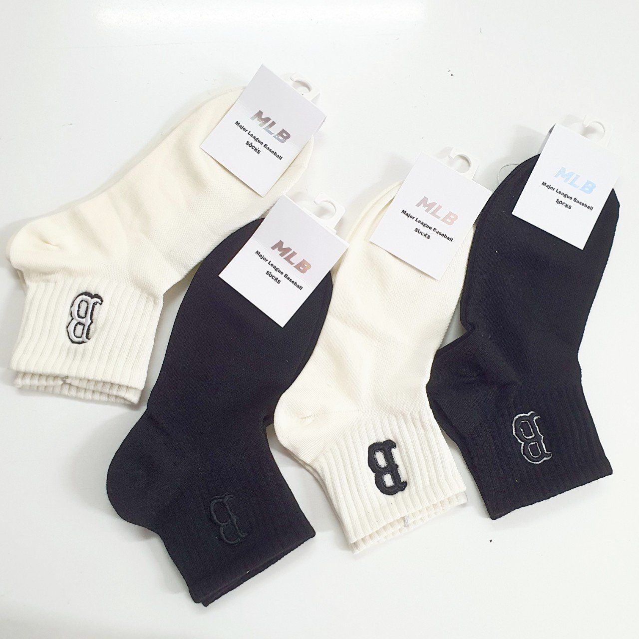Set 2 đôi vớ chân cổ cao thêu chữ B sành điệu