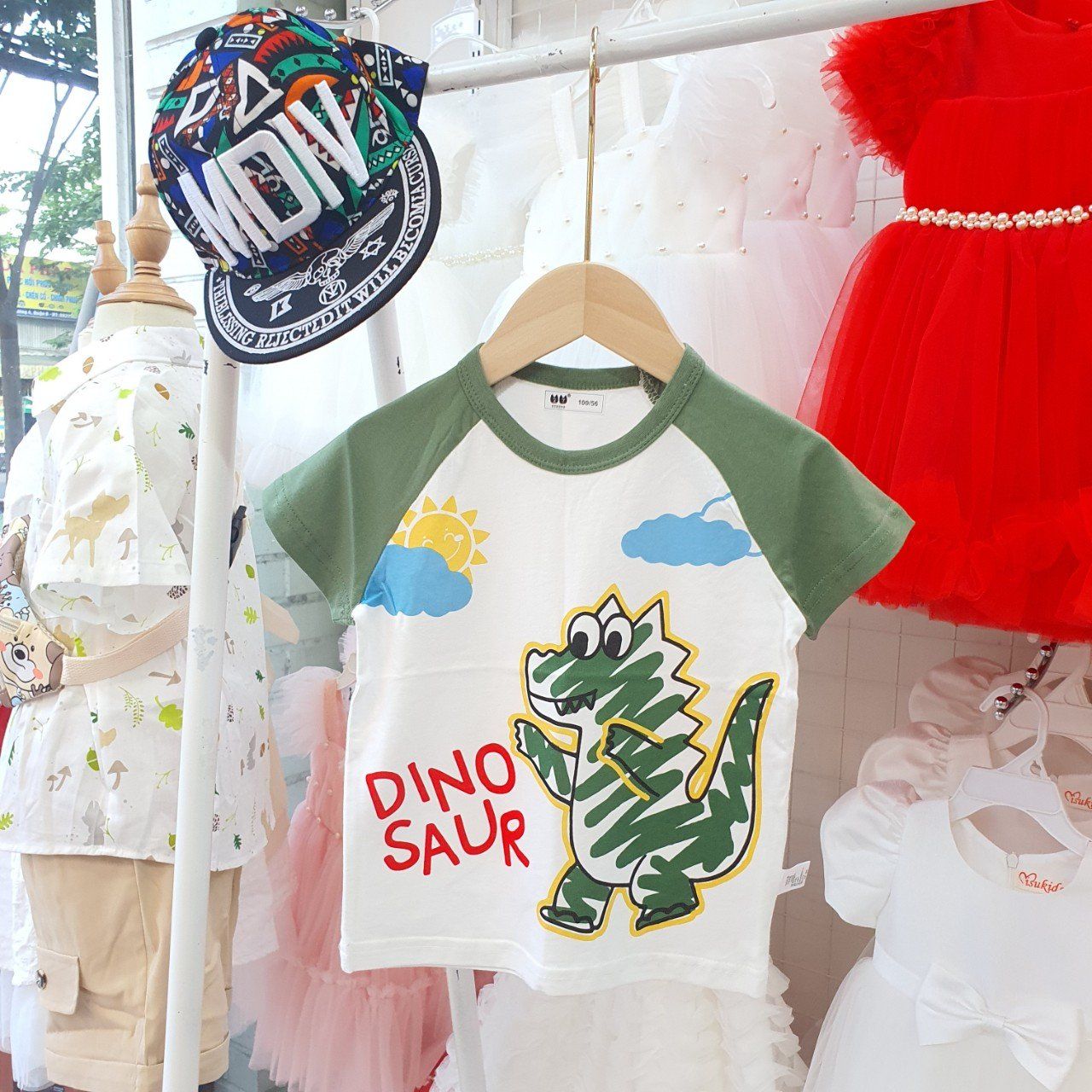 Áo thun bé trai in hình khủng long hoạt hình chất cotton mềm mát
