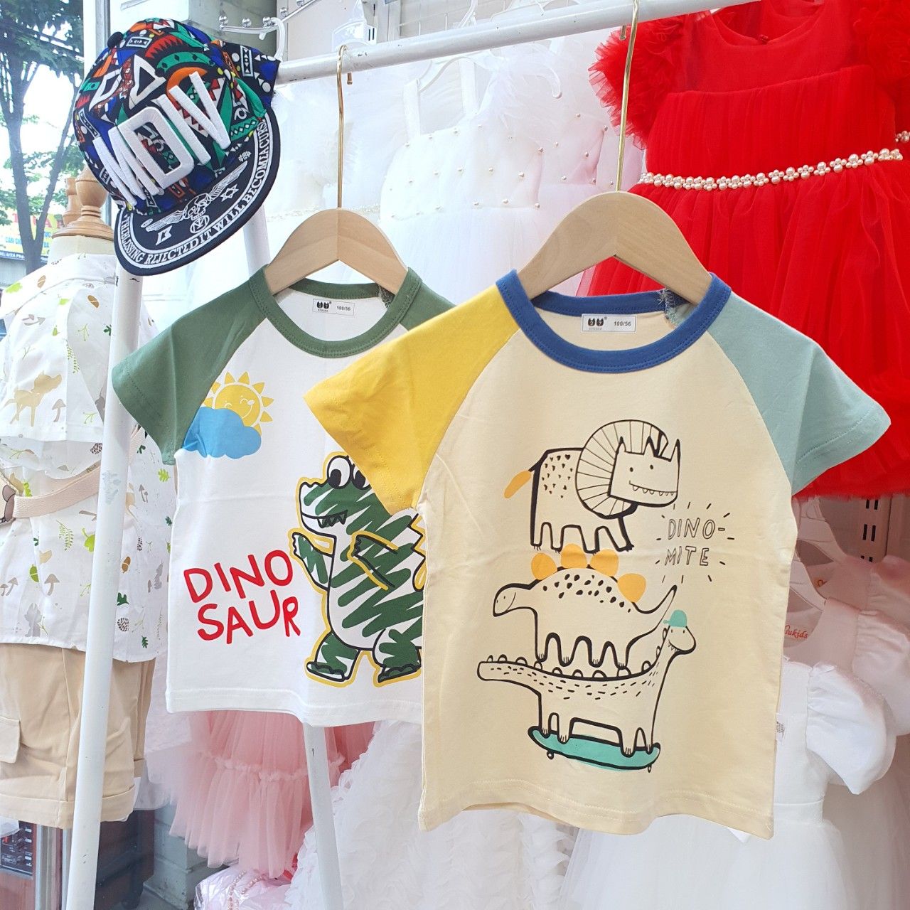 Áo thun bé trai in hình khủng long hoạt hình chất cotton mềm mát