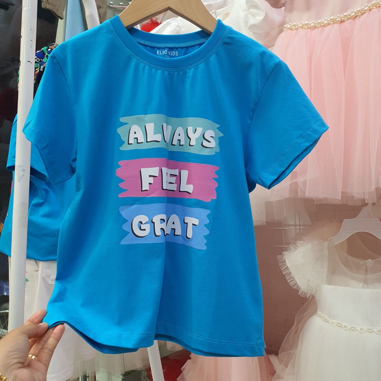 Áo thun cotton cho bé trai và bé gái phom dáng basic họa tiết chữ dễ thương