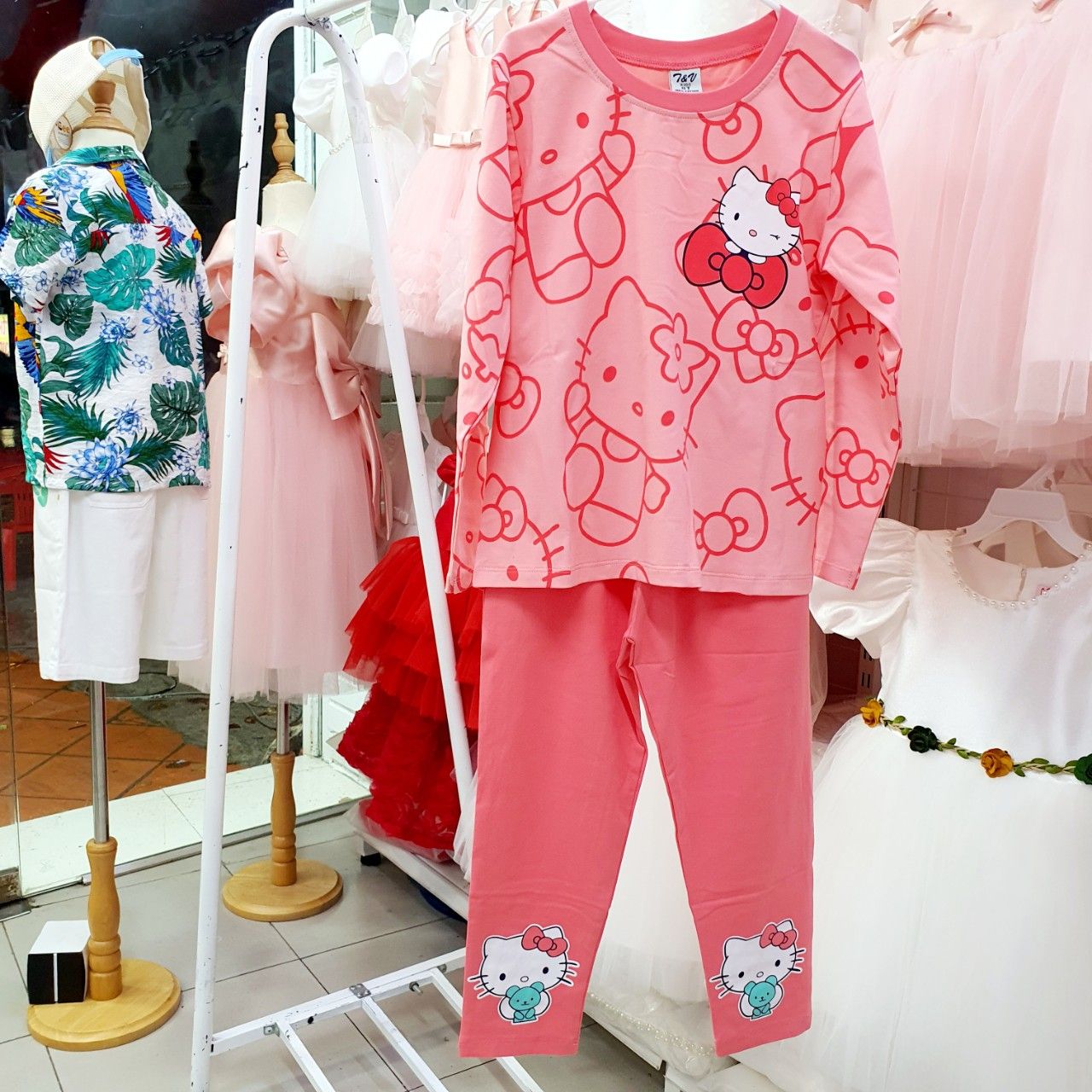 Đồ bộ dài tay bé gái mặc ngủ từ 22-32kg họa tiết Hello Kitty