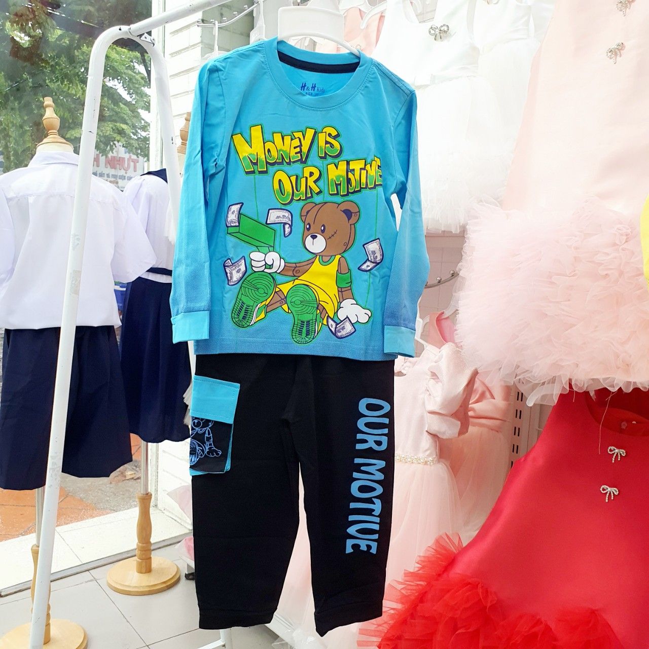 Bộ thun dài tay mặc ngủ cho bé trai từ 3-7 tuổi hình gấu chữ Money chất cotton mịn mát