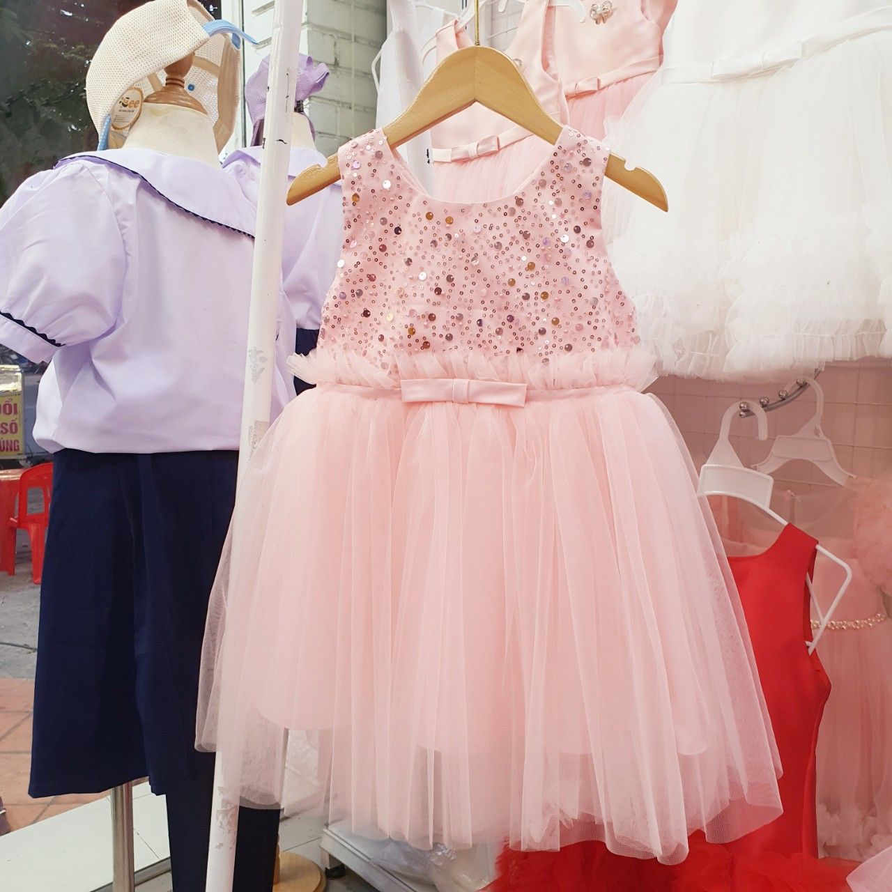 Đầm công chúa sát nách đính kim sa lấp lánh xinh xắn