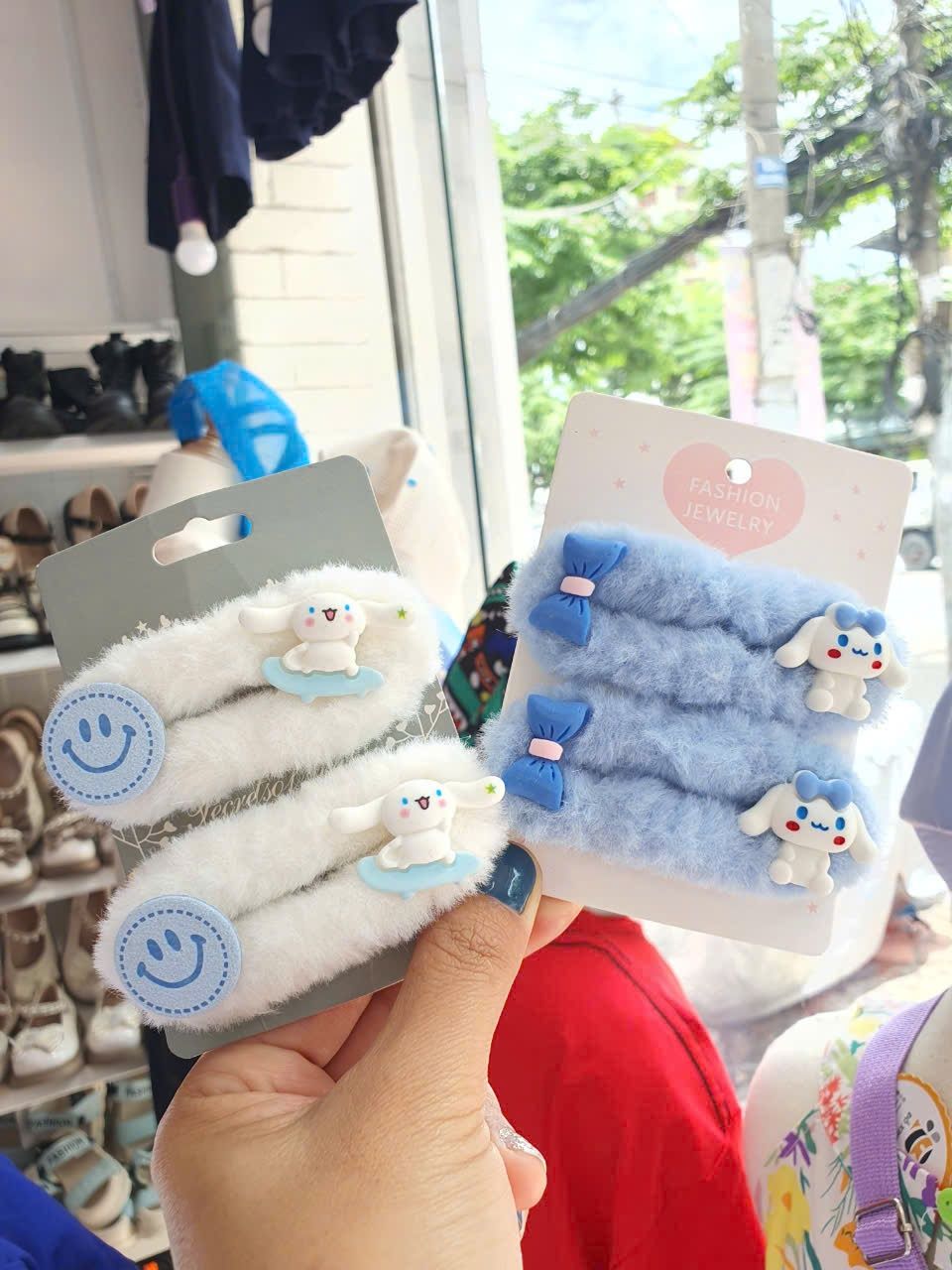 Set 2 kẹp tóc lông nhung đính charm cinnamoroll cực dễ thương