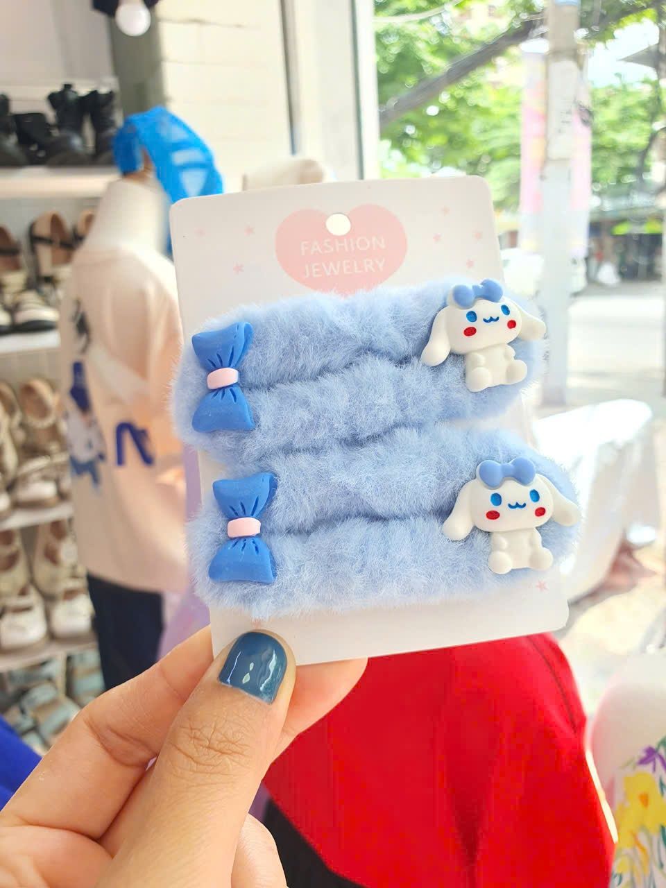 Set 2 kẹp tóc lông nhung đính charm cinnamoroll cực dễ thương