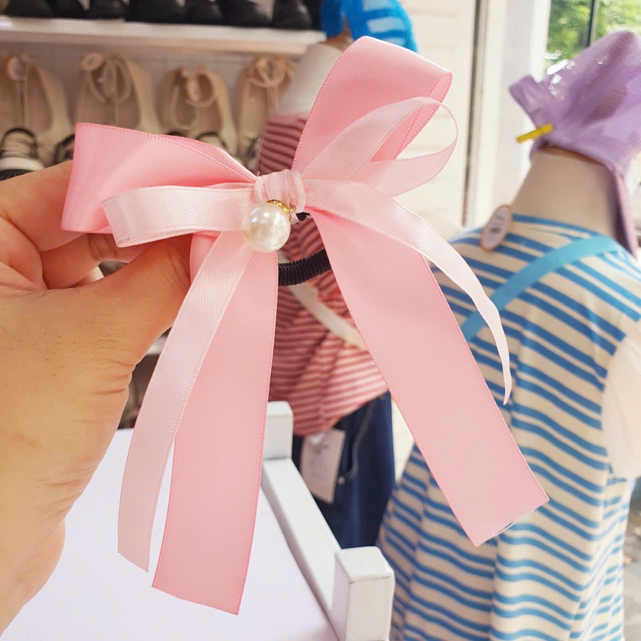 Kẹp tóc và cột tóc cho bé gái nơ ruy băng màu hồng ngọt ngào đính ngọc trai siêu xinh T01 _ Beekids