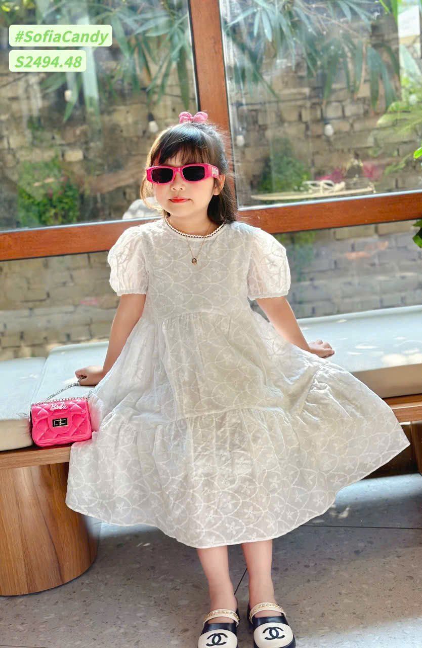 Đầm trắng bé gái tay phồng vải thêu hoa xinh xắn Beekids