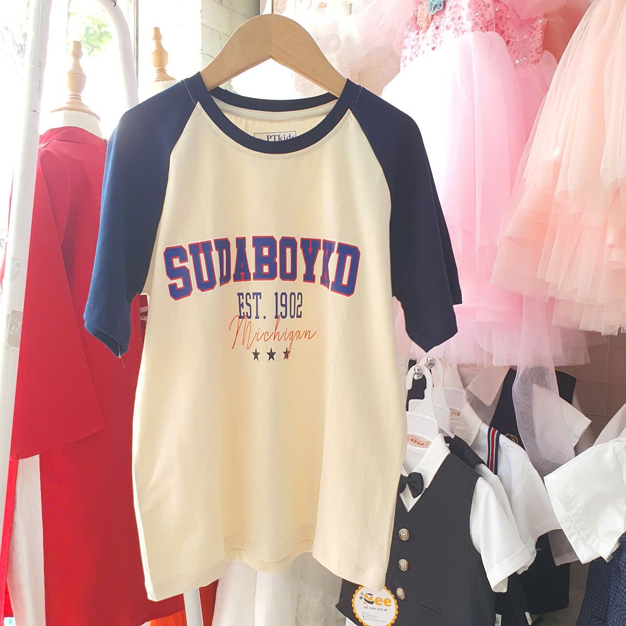 Áo thun cotton cho bé họa tiết chữ tay raglan thời trang A12_Beekids