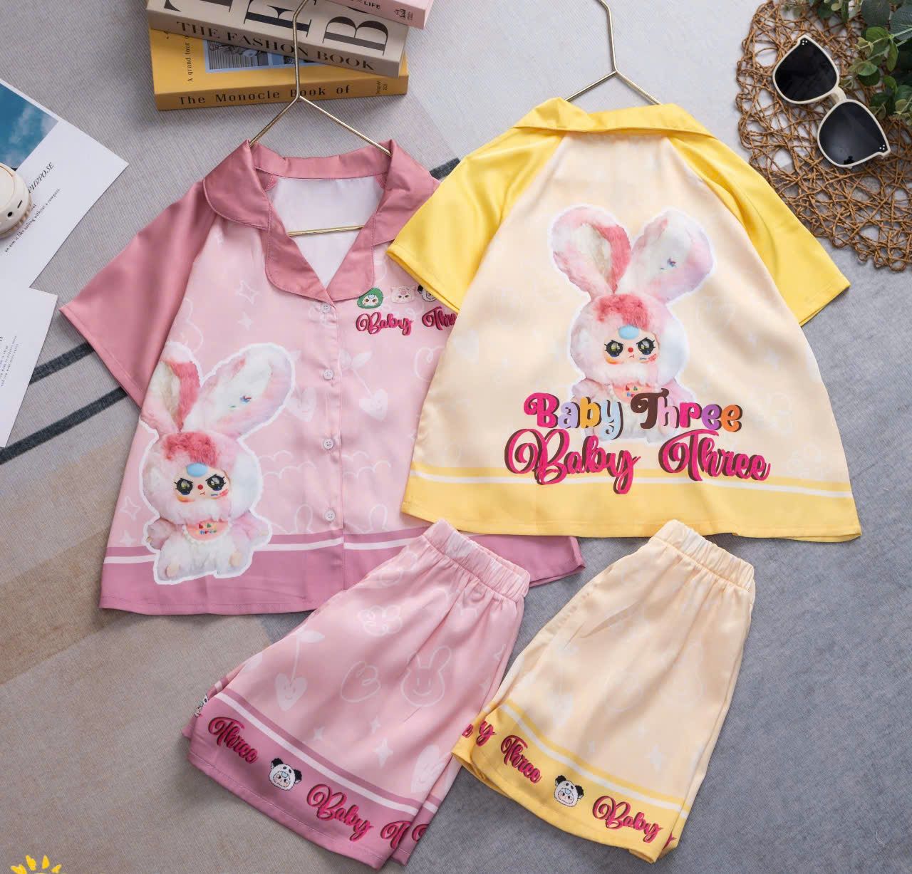 DB14 _ Bộ pijama đùi cho bé gái chất lụa mềm mịn hoạ tiết Baby Three siêu dễ thương _ Beekids