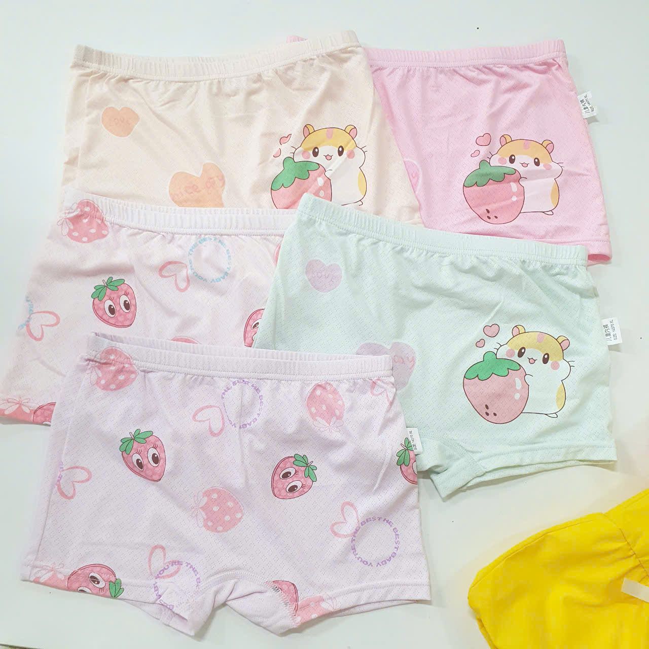 C02 _ Quần chip đùi bé gái chất cotton mềm mại, co giãn, thấm hút mồ hôi tốt _ Beekids
