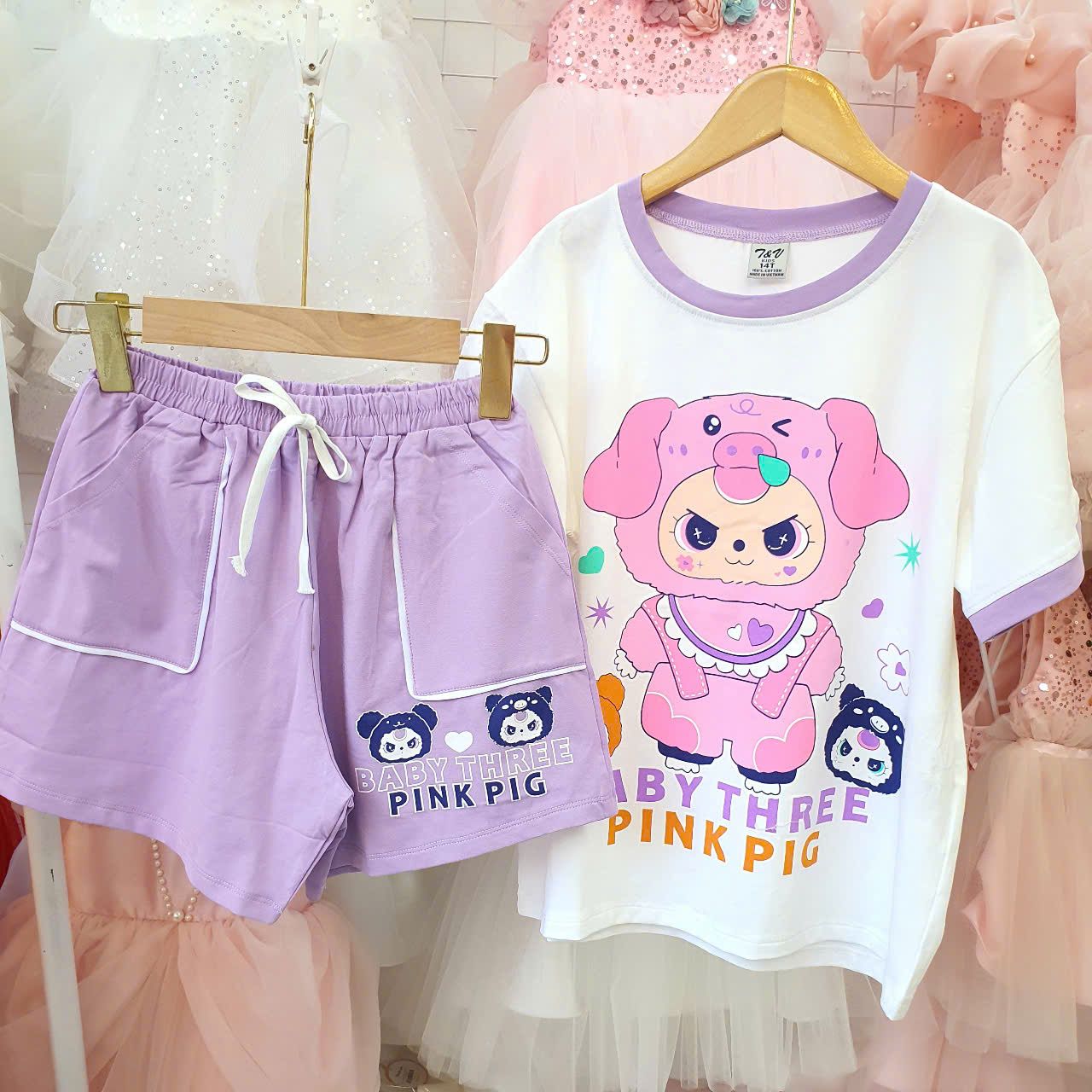 DB28 _ Bộ thun đùi cotton bé gái từ 30kg đến 50kg họa tiết Baby Three heo hồng đáng yêu _ Beekids