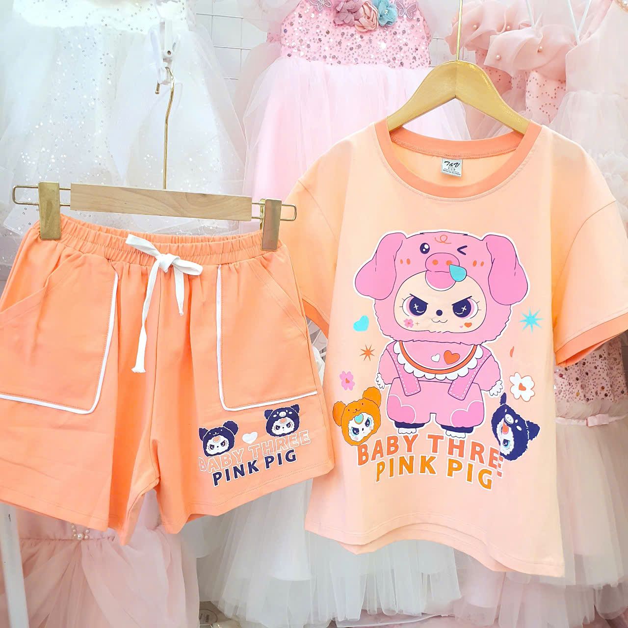 DB28 _ Bộ thun đùi cotton bé gái từ 30kg đến 50kg họa tiết Baby Three heo hồng đáng yêu _ Beekids