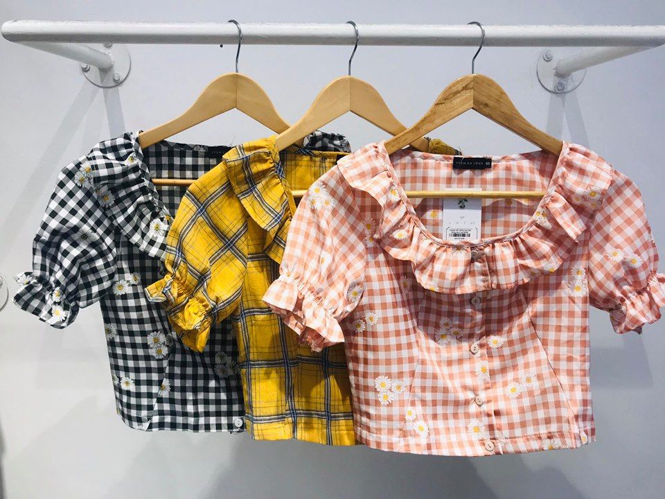Áo croptop cổ vuông can bèo