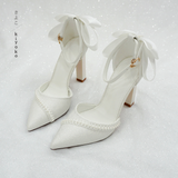  Giày cưới Kiyoko gót vuông có quai viền ngọc trai và nơ 