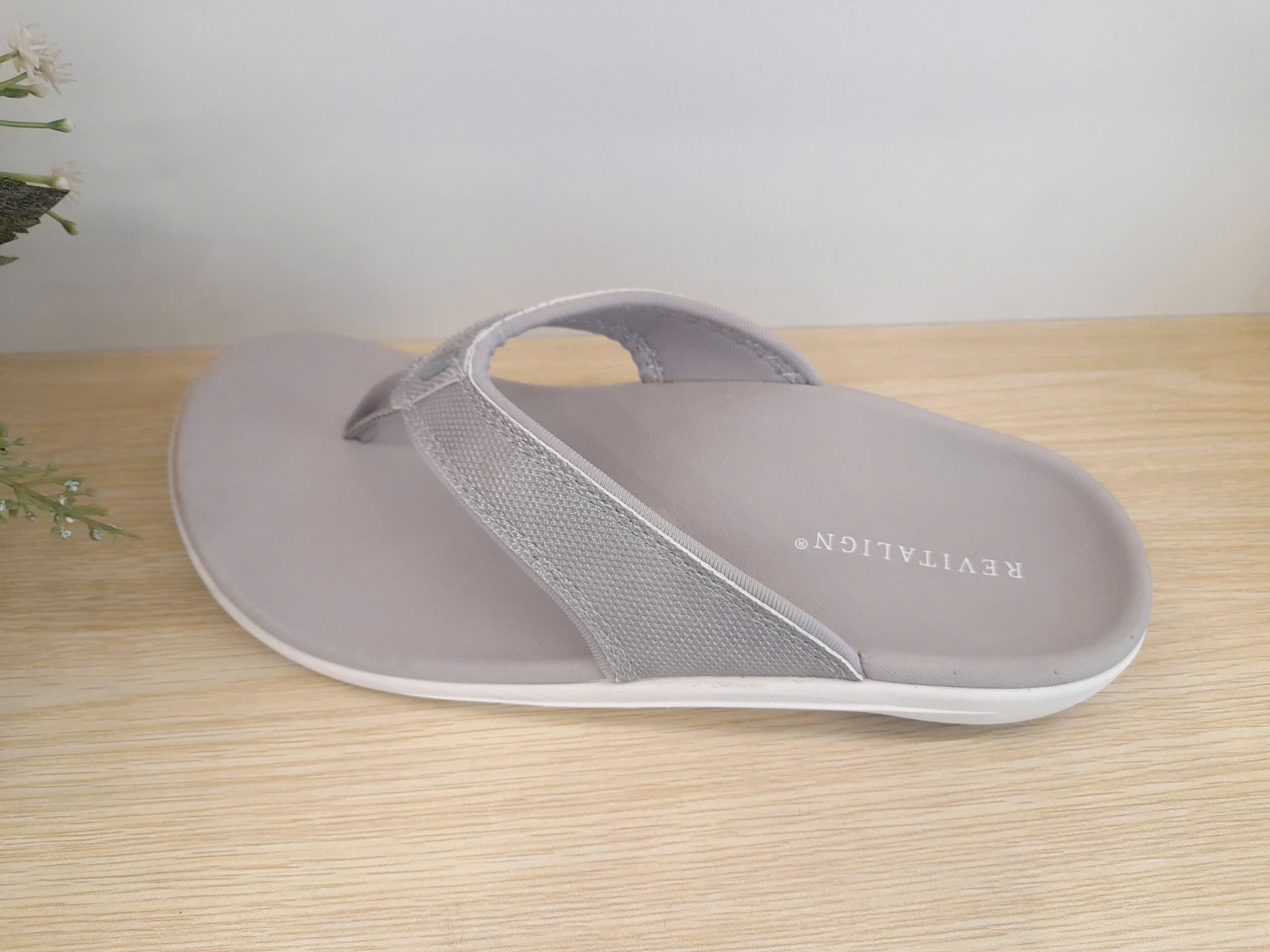 Dép xỏ ngón sức khỏe nữ Revitalign Yumi Metallic Grey
