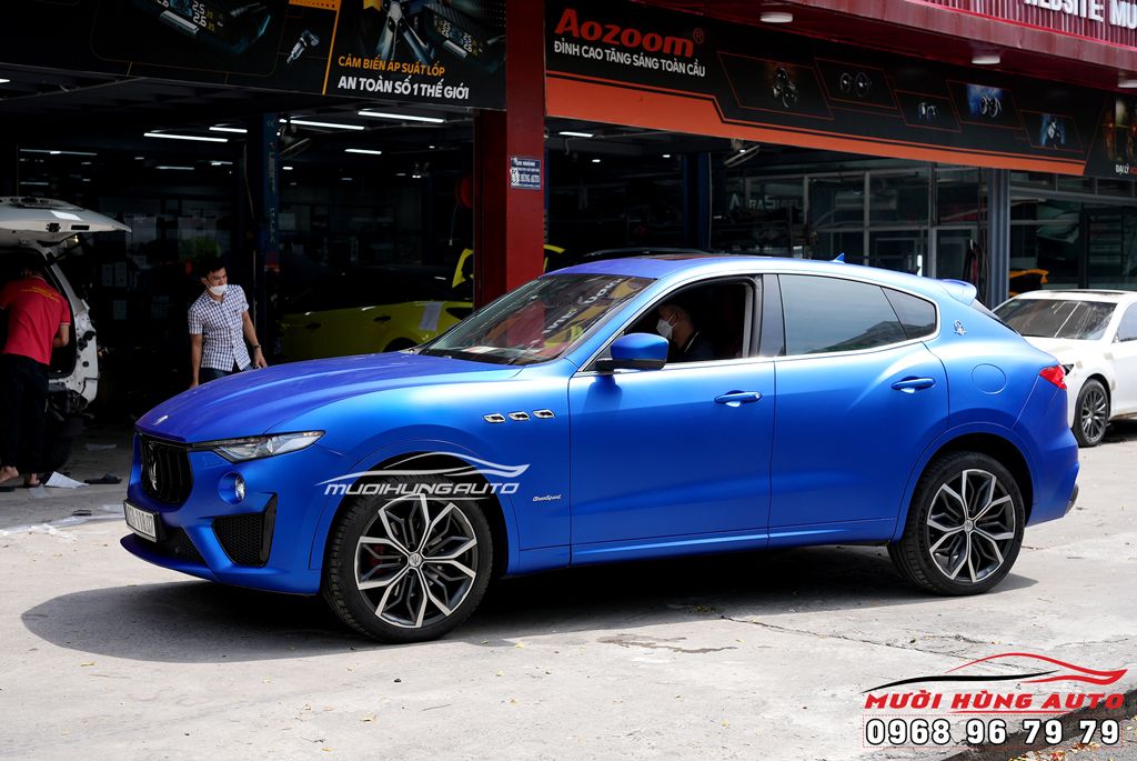 Dán Wrap Đổi Màu Xanh Dương Cực Chất Cho Xe MASERATI Tại TPHCM