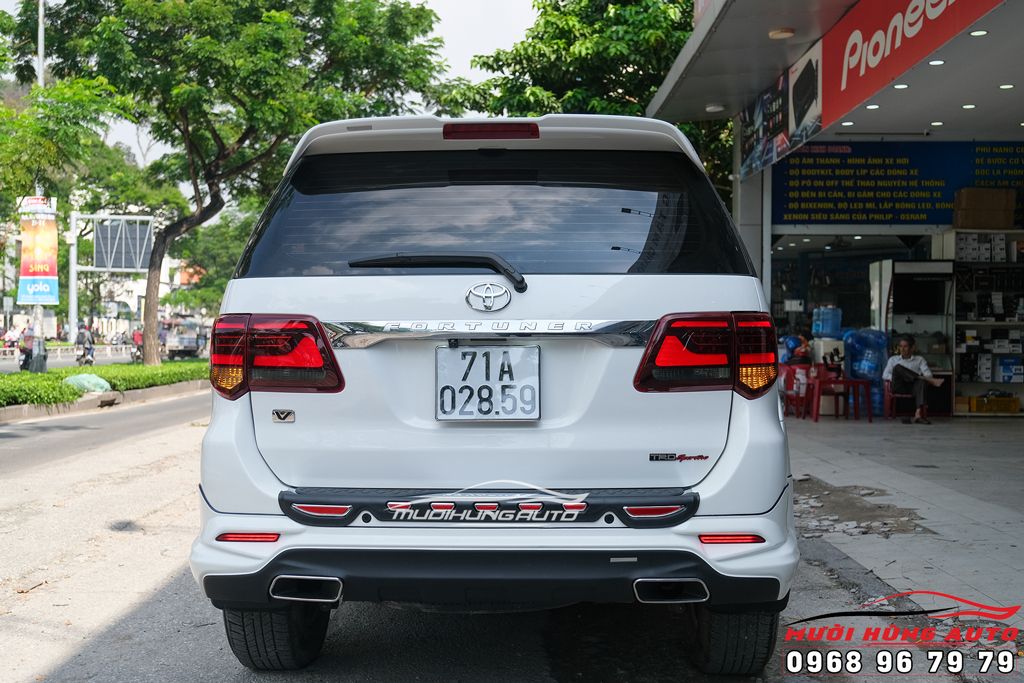 Độ Pô Cho Xe Fortuner TRD Sportivo 2015 Mẫu Audi A6 Chính Hãng