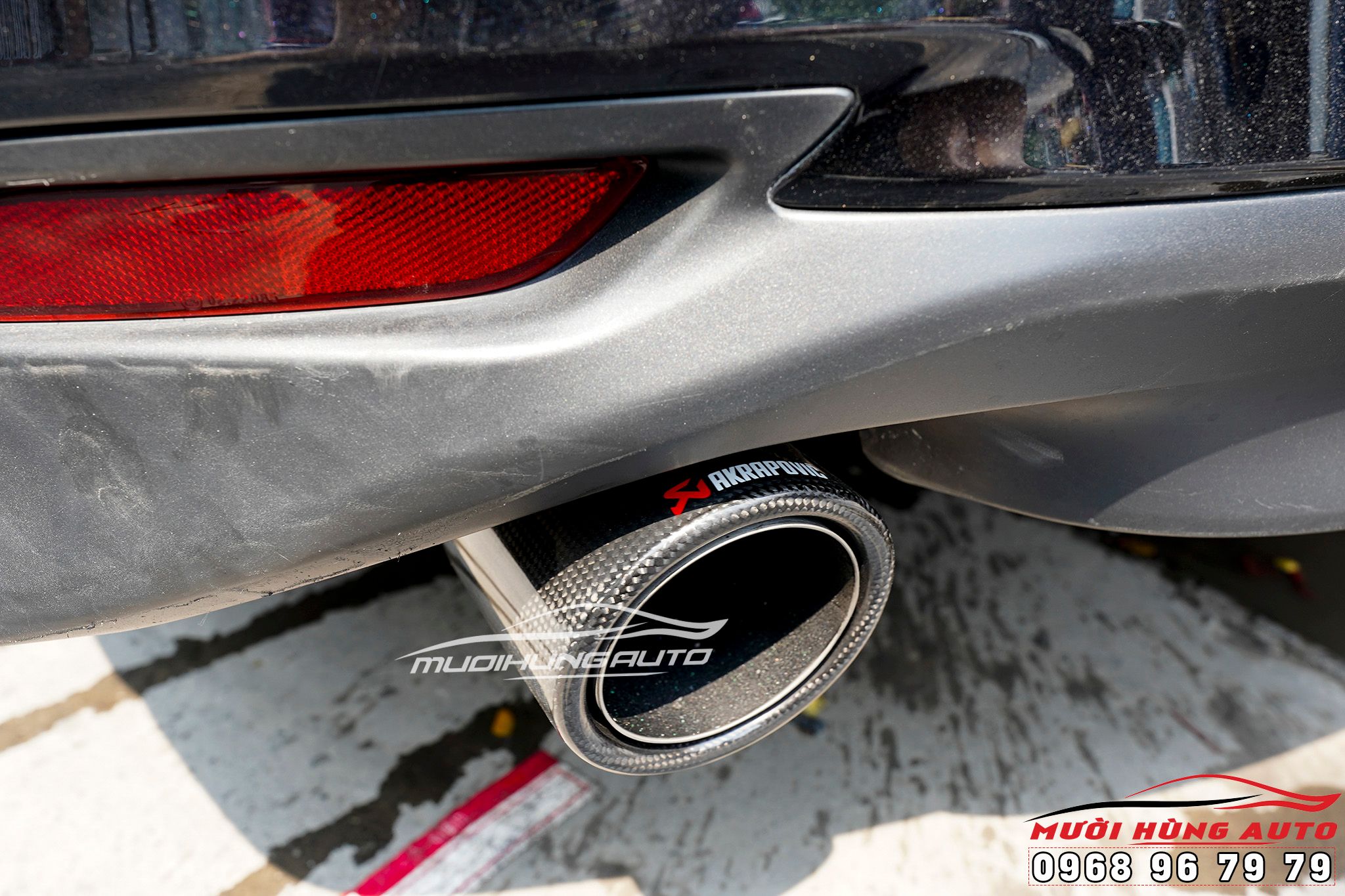 Pô AKRAPOVIC Thể Thao Lắp Cho Xe TOYOTA CAMRY 2019 - 2020 Chính Hãng