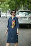  Đầm denim thêu thủ công Hải Mã 