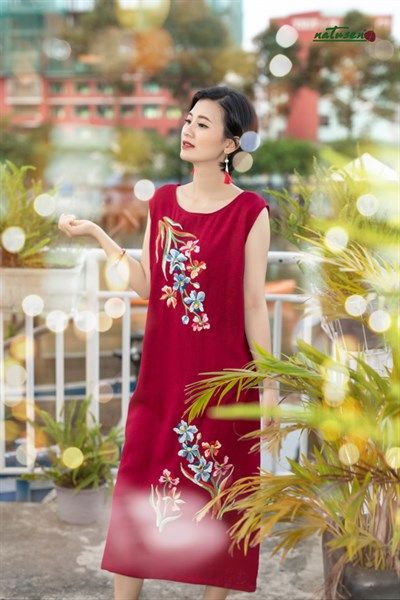 Đầm maxi thêu thủ công Lan Bướm Đỏ Festival
