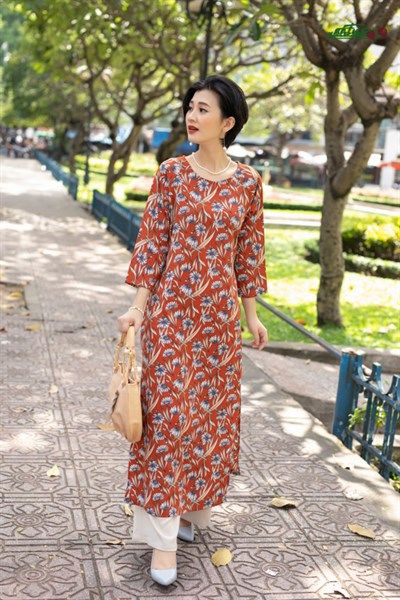 Áo dài lụa dáng gọn Cam hoa cúc xanh