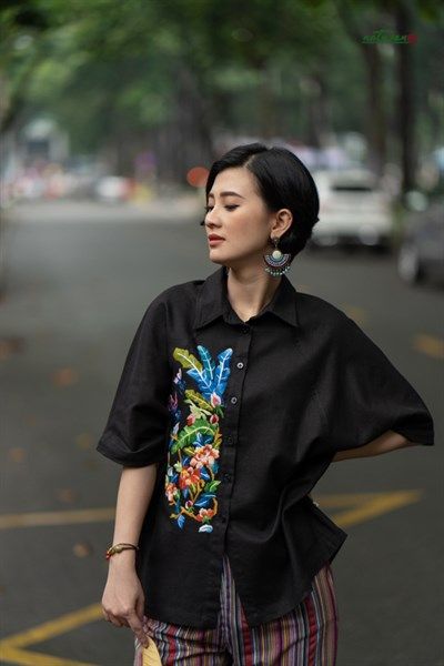 Áo linen thêu tay Thu Bình chemise Đen