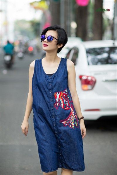 Đầm denim thêu tay Cá Bay