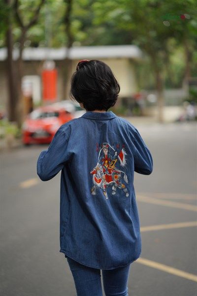 Áo denim thêu thủ công Bà Triệu cưỡi voi