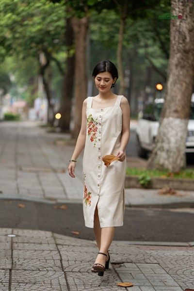 Đầm thêu tay 2 dây Beige Bằng Lăng cam