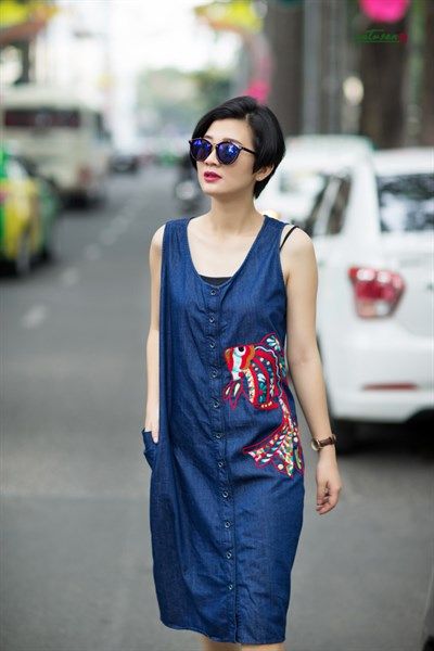 Đầm denim thêu tay Cá Bay