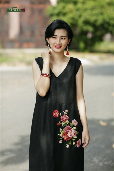 Đầm tiệc thêu tay Hoa Hồng ĐEN tim SN body