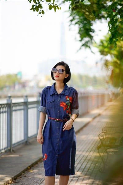 Đầm denim chemise safari thêu tay Bông Giấy