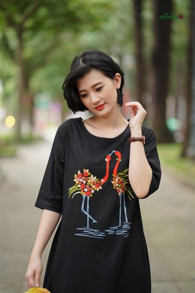 Đầm thêu tay Đám cưới hạc linen đen form bí