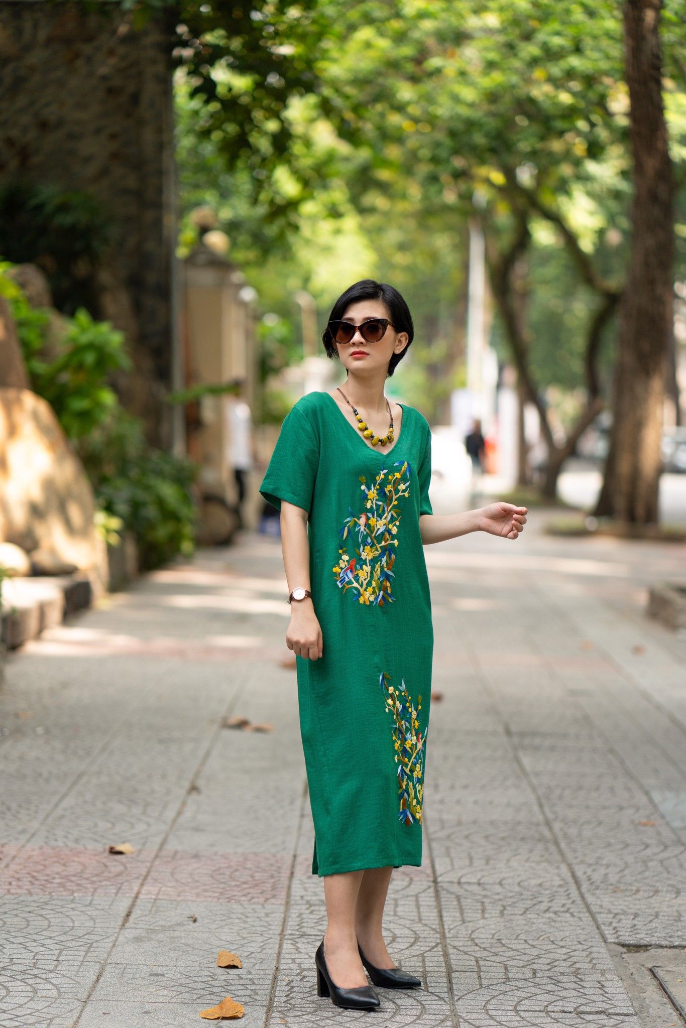 Đầm tiệc thêu thủ công Xuân Bình Xanh Ve cỗ tim