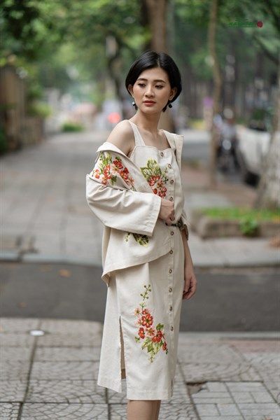 Đầm thêu tay 2 dây Beige Bằng Lăng cam