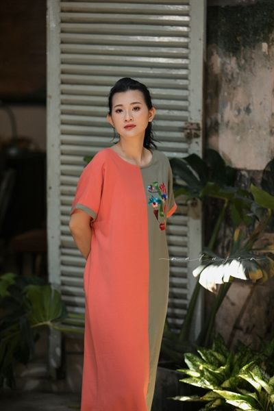Đầm Tahera phối mảu Cam rêu thêu tay V Face Picasso