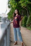  Áo Tshirt cổ tròn Purple Wine thêu tay Vẹt Scarlet 