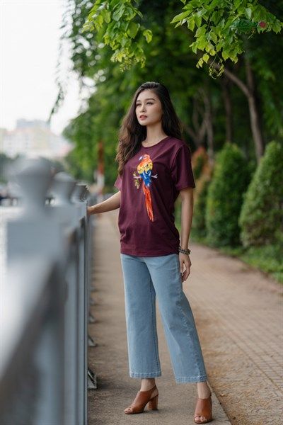 Áo Tshirt cổ tròn Purple Wine thêu tay Vẹt Scarlet