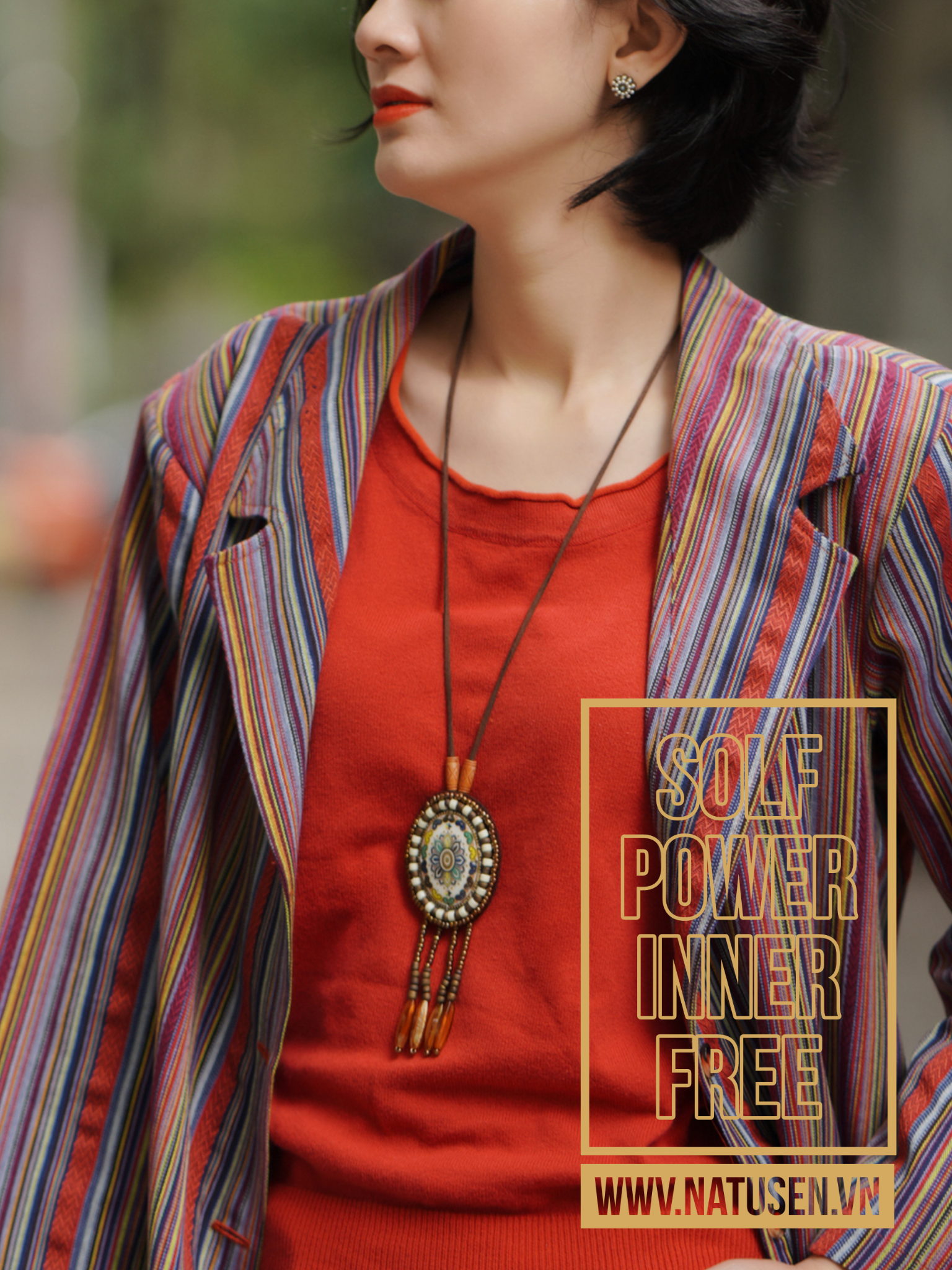 Dây đeo cổ Boho kết hạt nhựa đỏ xanh
